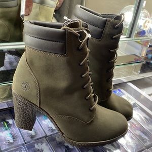 New Timberland booties haven’t been worn